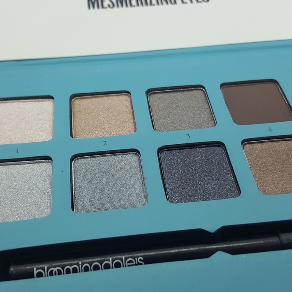 eyeshadows+highlighters 2 palettes Bloomingdales - Picture 6 of 8